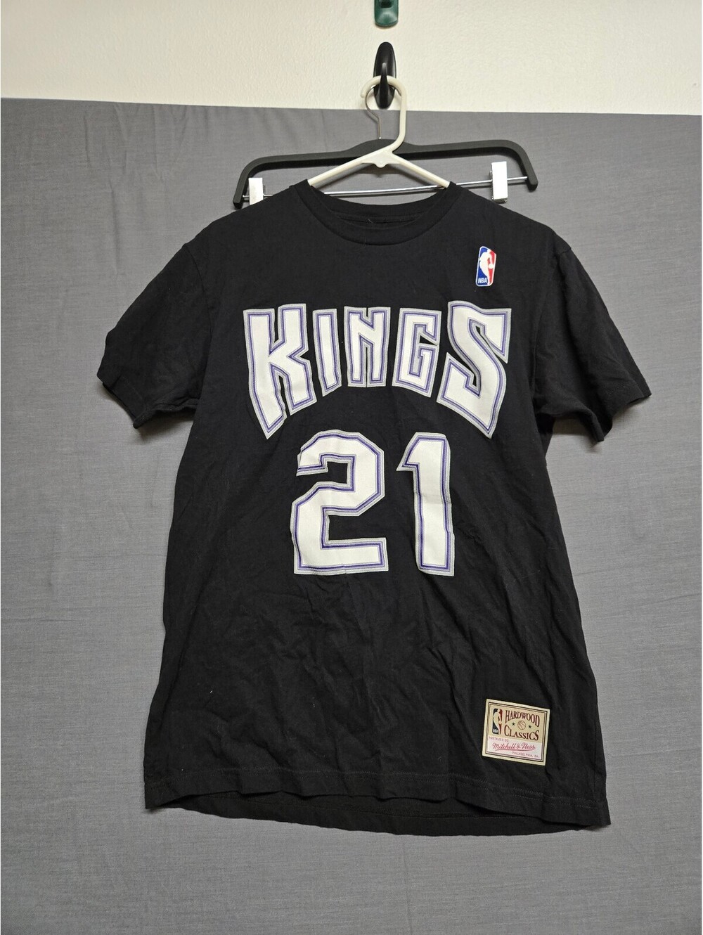 Mitchell and Ness Sacramento Kings Divac 21 Black T Shirt Medium